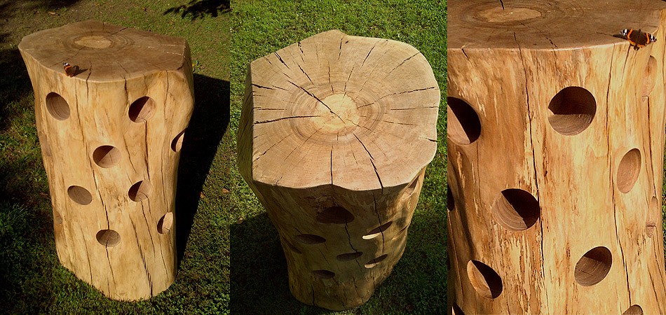 Walnut timber wine rack & table. For 25 bottles. More than 50cm in diameter. 95cm high.